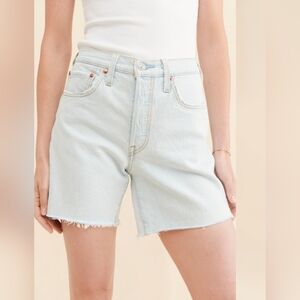 Levi's 501 Mid-Thigh Denim Shorts Size 28 Color Blue